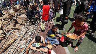 Israël blokkeert hulp 'omdat Hamas hulpgoederen inpikt', maar: 'Bewijs ontbreekt en nood groeit'