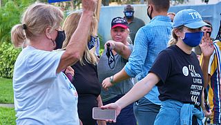 'Ik ben bespuugd en moest rennen voor m'n leven': de sfeer is gespannen een dag voor de verkiezingen in swing state Florida