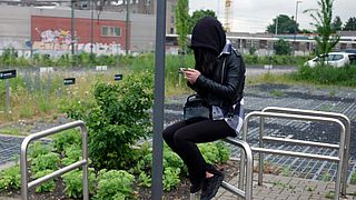Sara (16) leende haar bankpas uit en hielp zo ongewild criminelen: 'Ik had die pas net en wist er niks van'