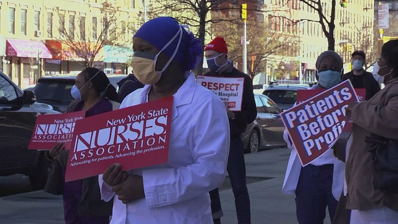 Demonstrerende zorgmedewerkers in New York