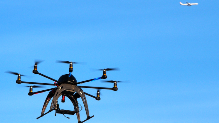 Kijker Verstelbaar naald Dronespecialisten willen registratie verkoop drones - EenVandaag
