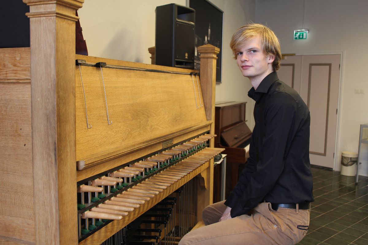 Bob van der Linde (22) is de jongste beiaardier van ...