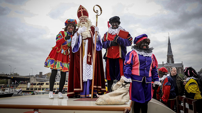 Afstotend Complex ga verder Friezen en ouderen meest voor traditionele Zwarte Piet - EenVandaag